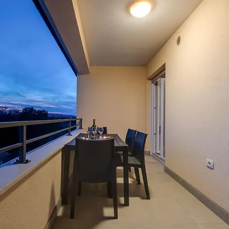 Apartment Geraeumige Mit Zwei Schlafzimmern In *
